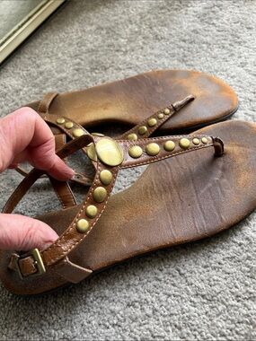 AEROSOLES Brown Tan Leather Studded Thong Sandals